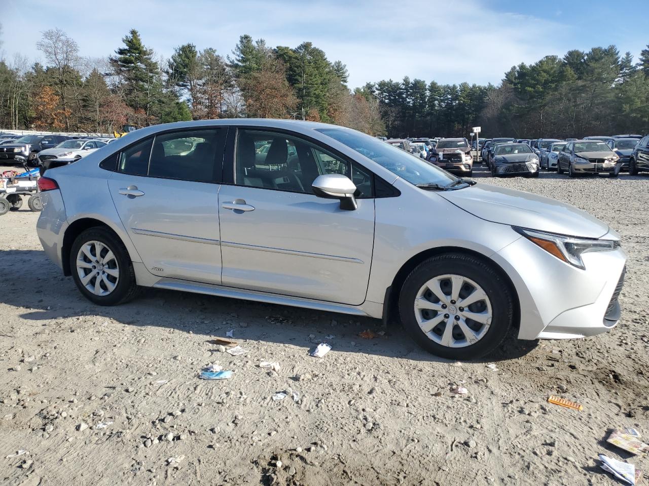 2023 TOYOTA COROLLA LE photo 4