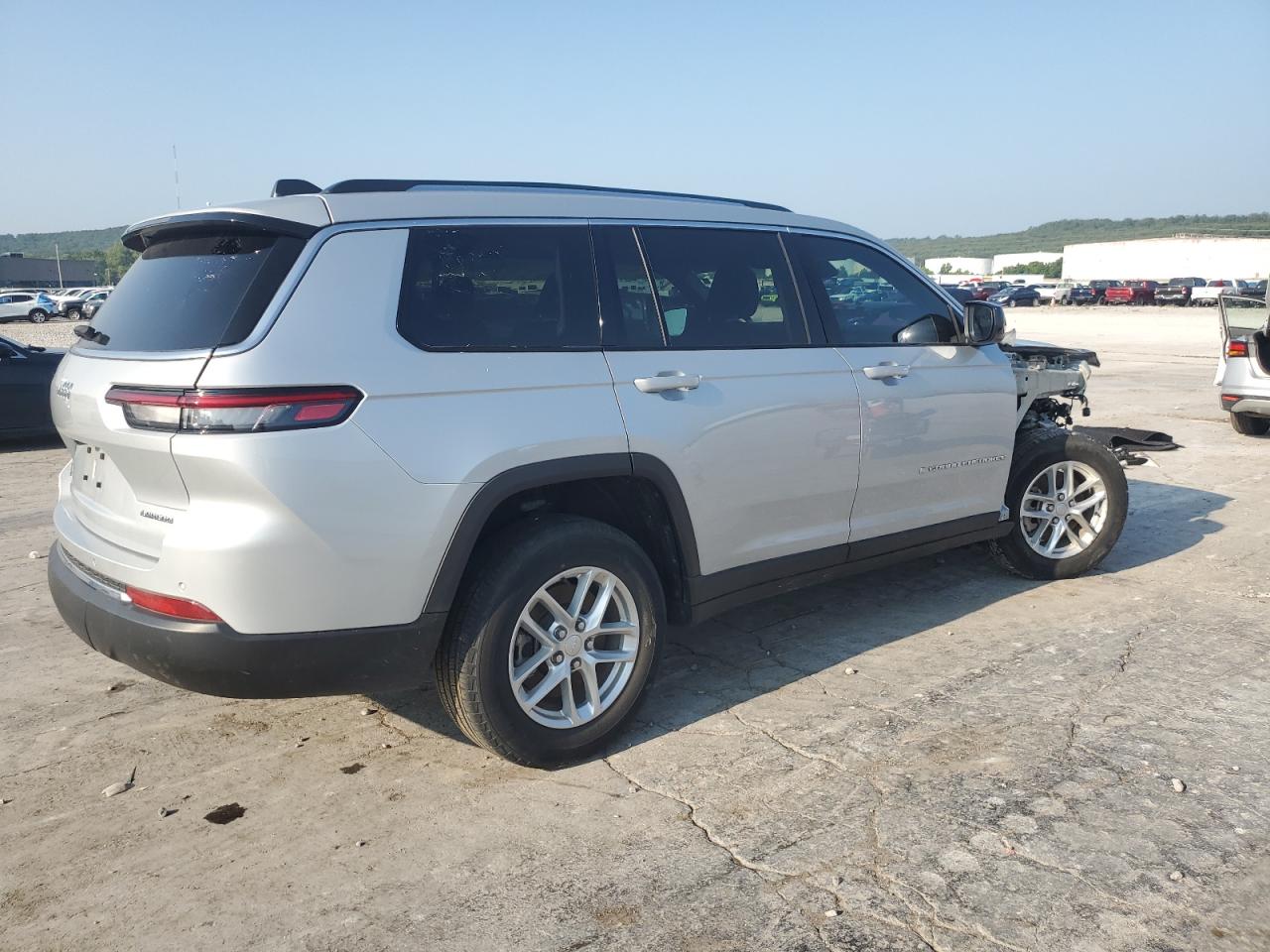 2023 JEEP GRAND CHEROKEE L LAREDO photo 5