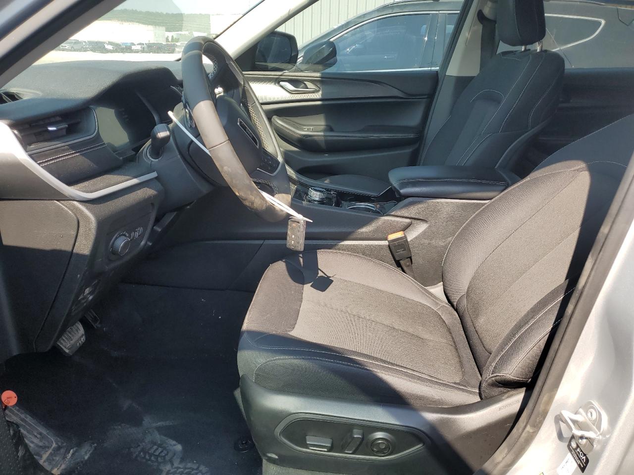 2023 JEEP GRAND CHEROKEE L LAREDO photo 13