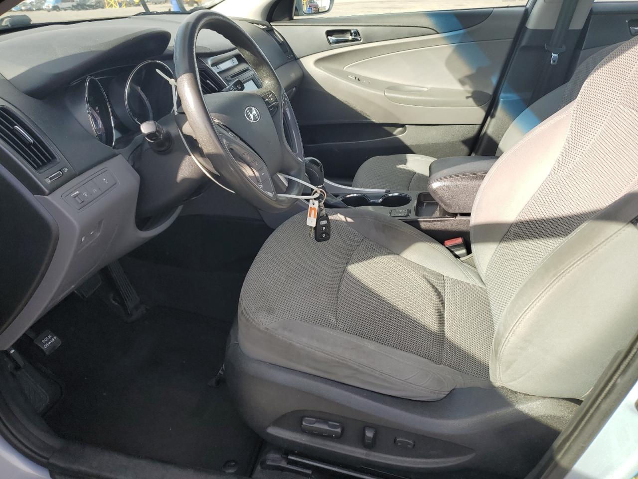 2014 HYUNDAI SONATA GLS photo 7
