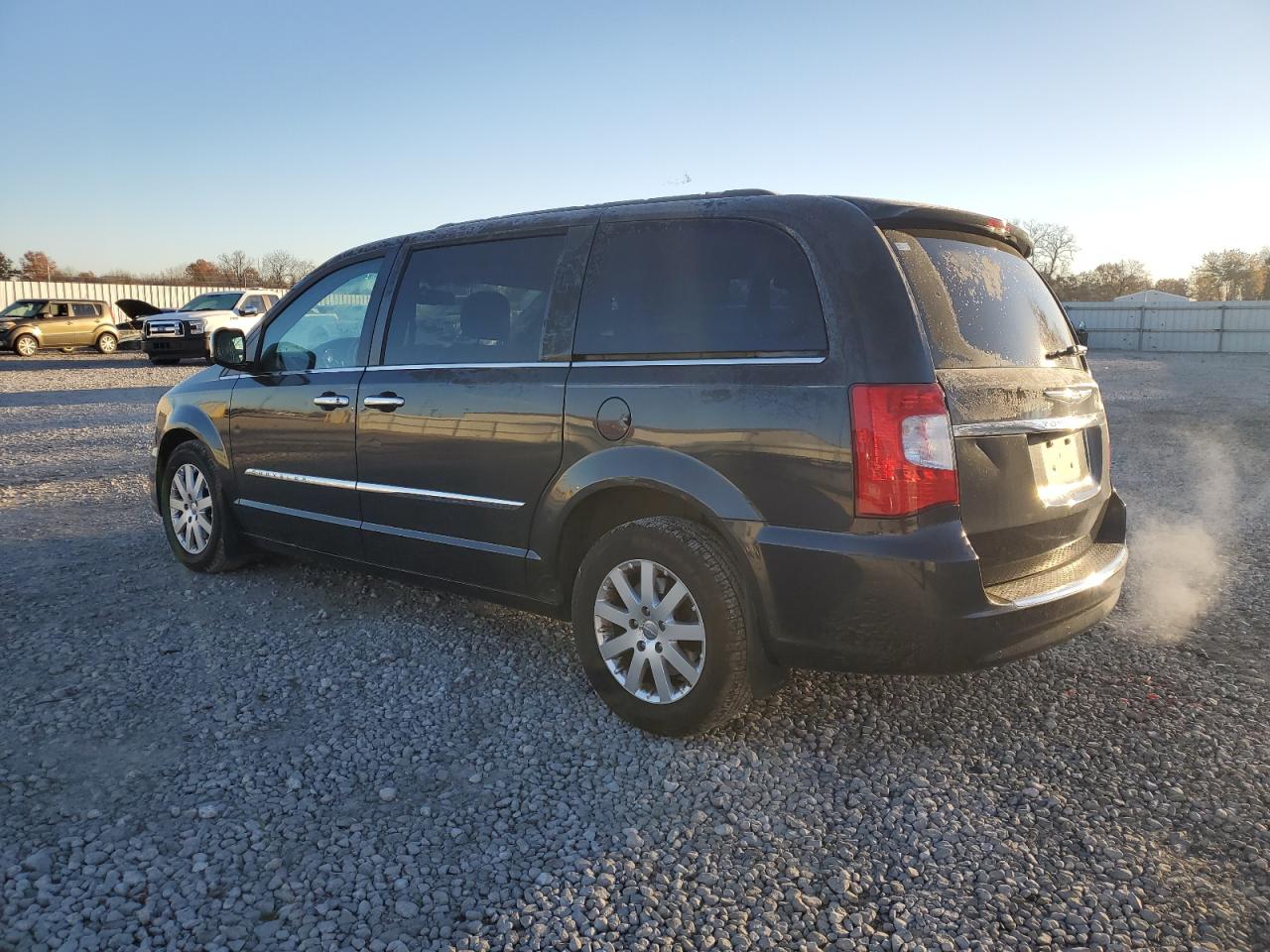 2012 CHRYSLER TOWN & COUNTRY TOURING L photo 2