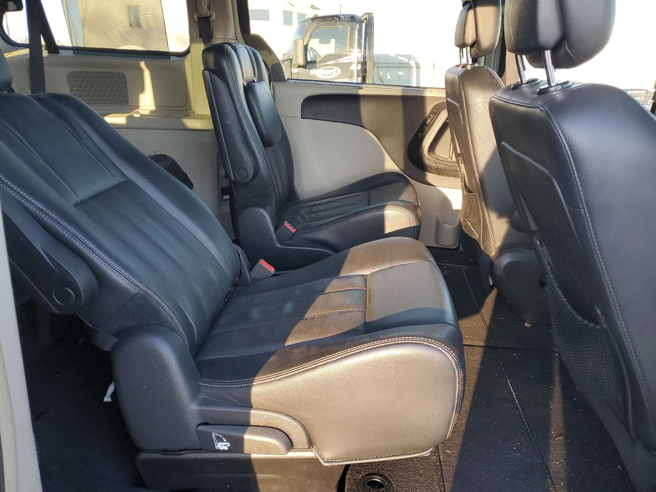 2012 CHRYSLER TOWN & COUNTRY TOURING L photo 11