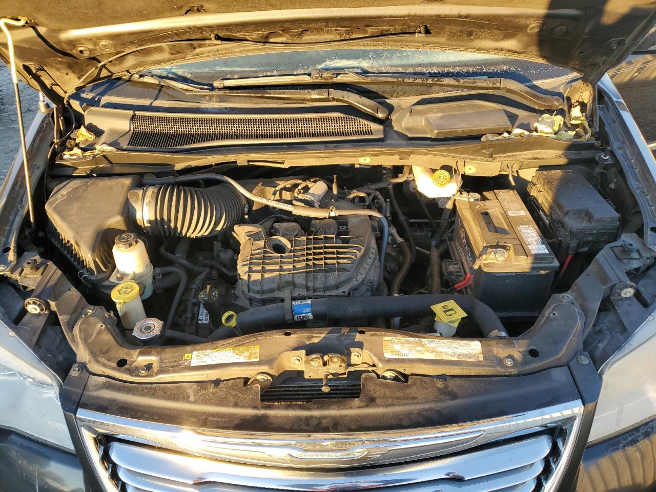 2012 CHRYSLER TOWN & COUNTRY TOURING L photo 12