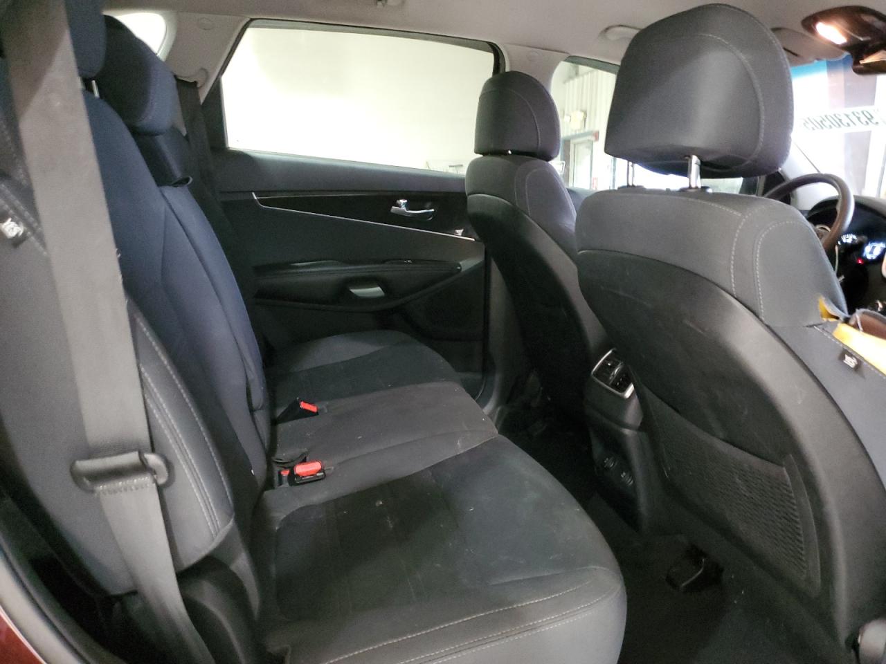 2017 KIA SORENTO LX photo 11