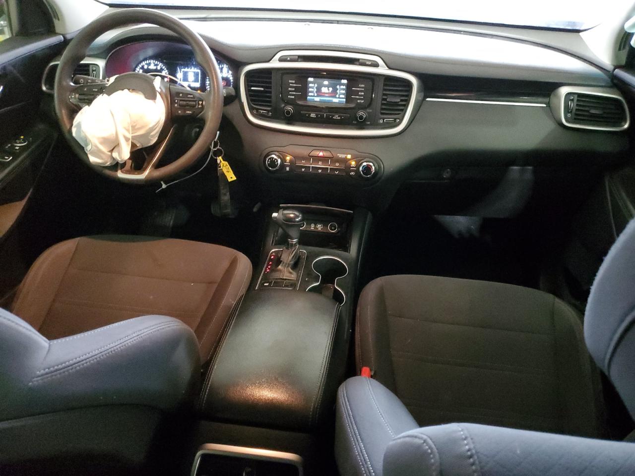 2017 KIA SORENTO LX photo 8