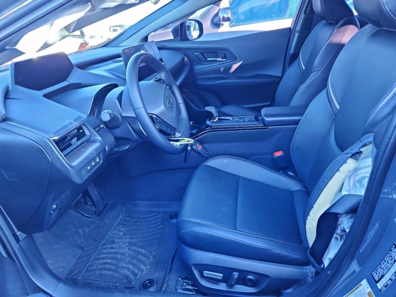 2025 TOYOTA PRIUS XLE photo 19