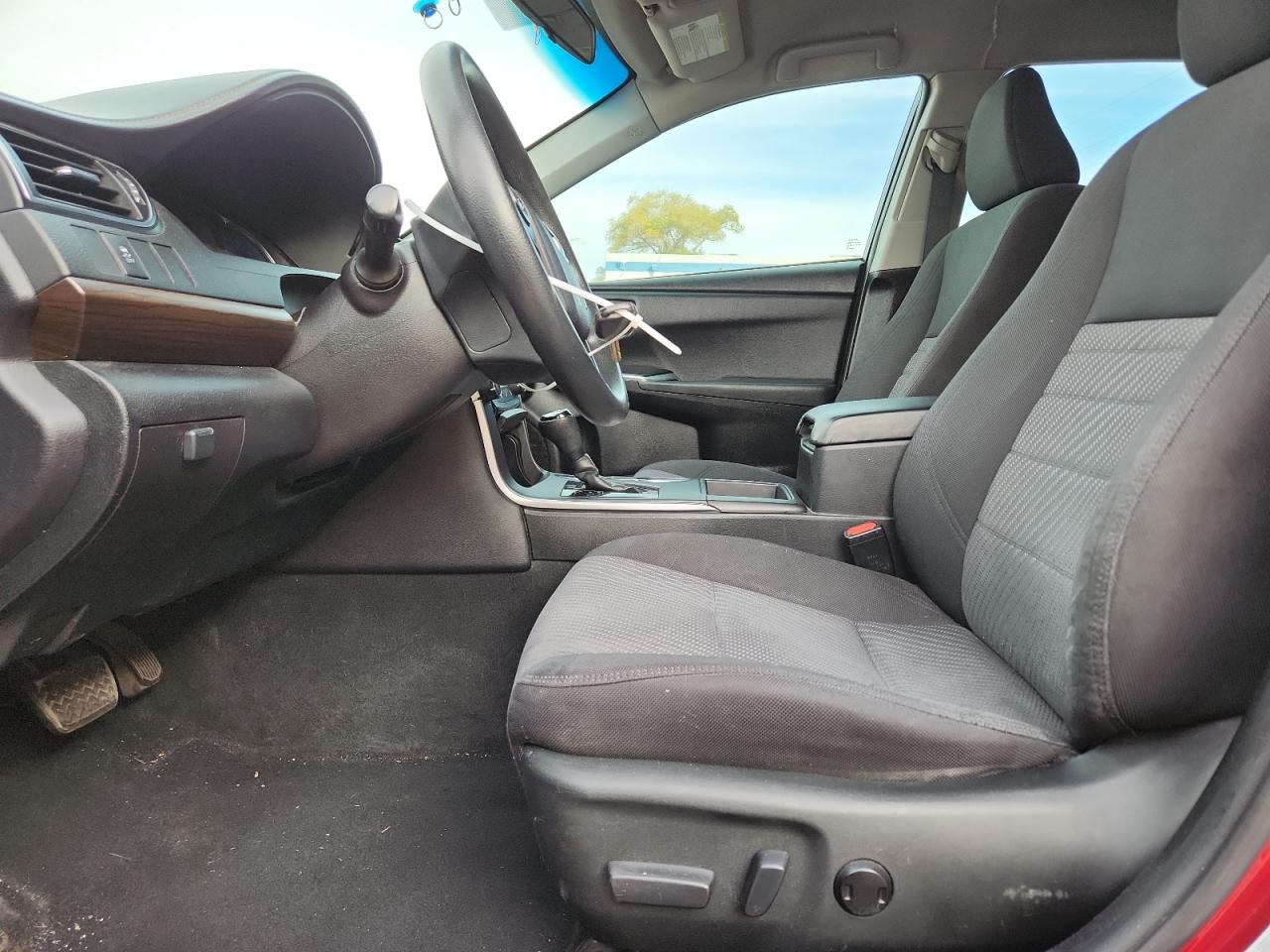 2017 TOYOTA CAMRY LE photo 7