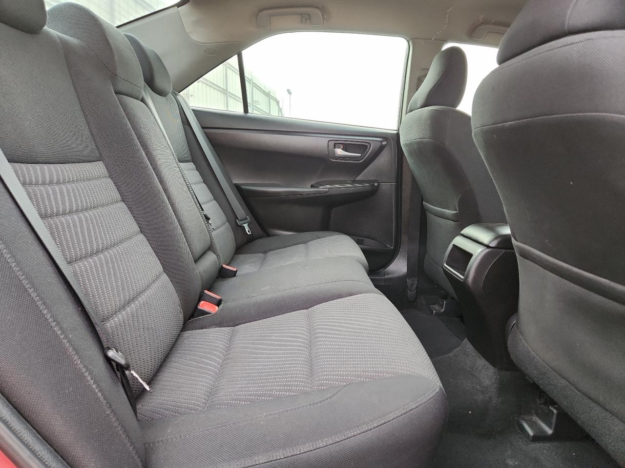2017 TOYOTA CAMRY LE photo 10