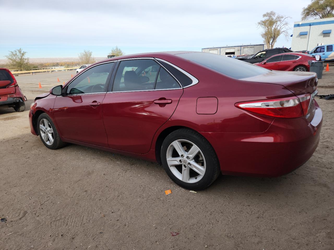 2017 TOYOTA CAMRY LE photo 2