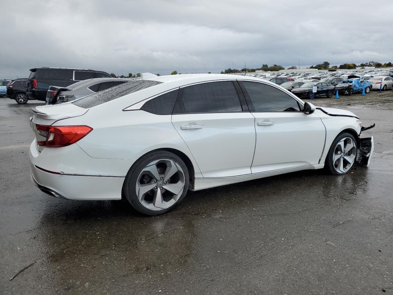 2018 HONDA ACCORD TOURING photo 3