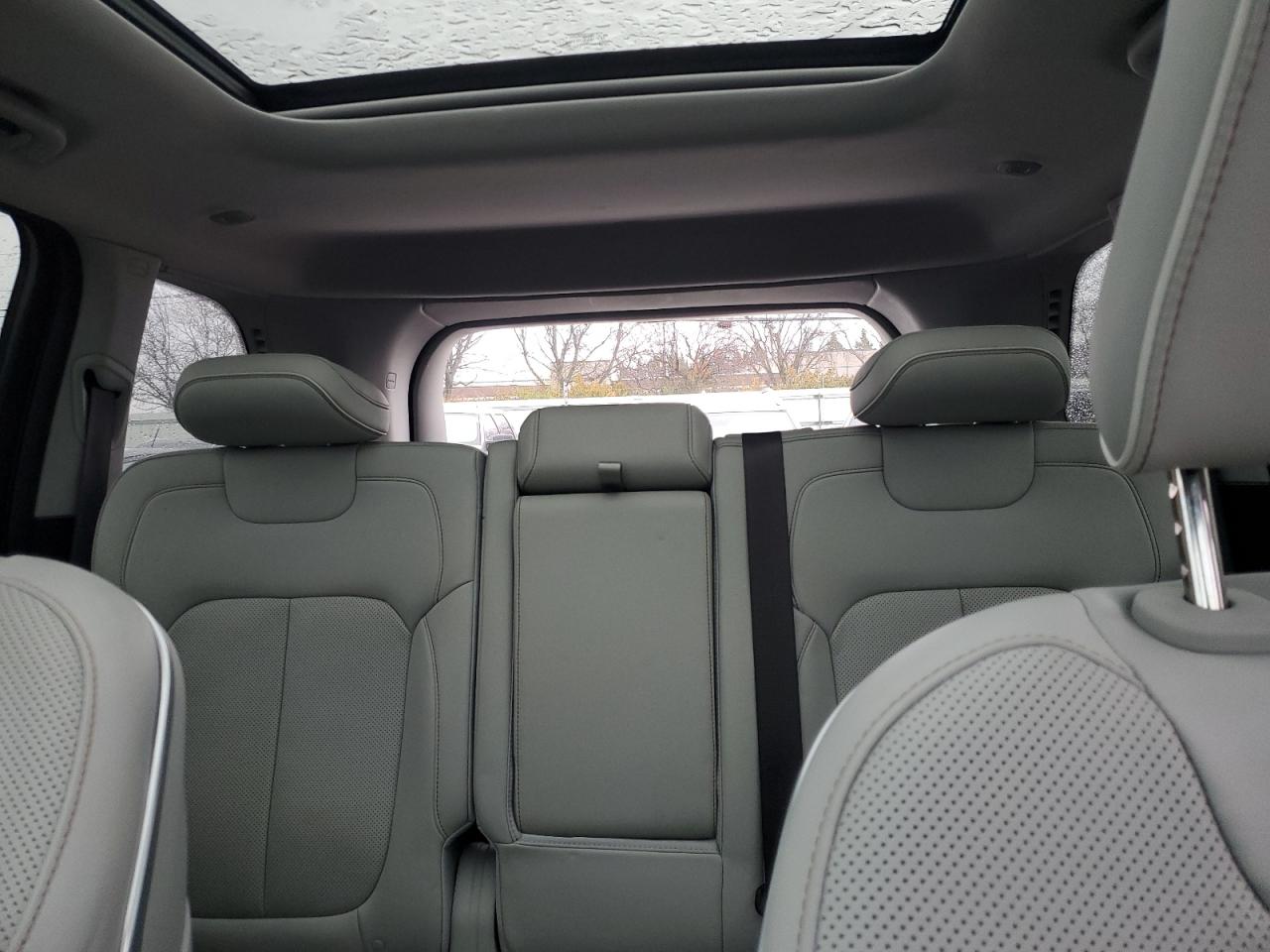 2022 JEEP GRAND CHEROKEE OVERLAND photo 28