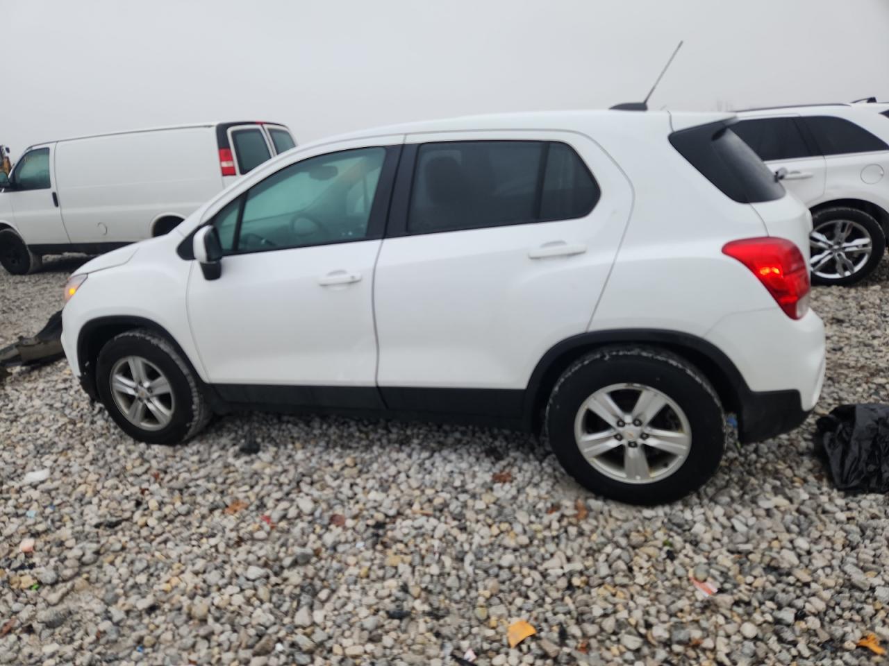 2020 CHEVROLET TRAX LS photo 3