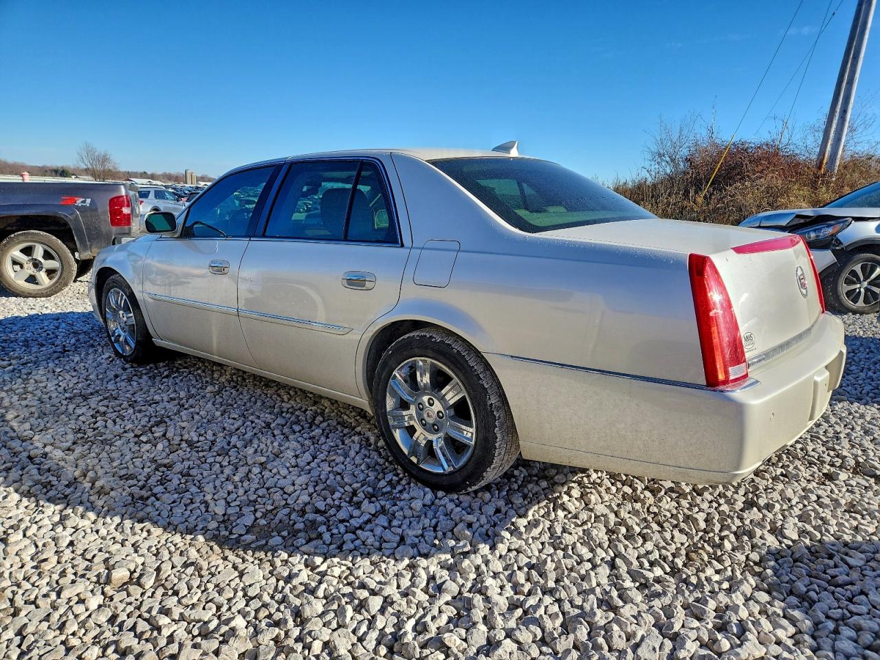 2011 CADILLAC DTS PLATINUM photo 3