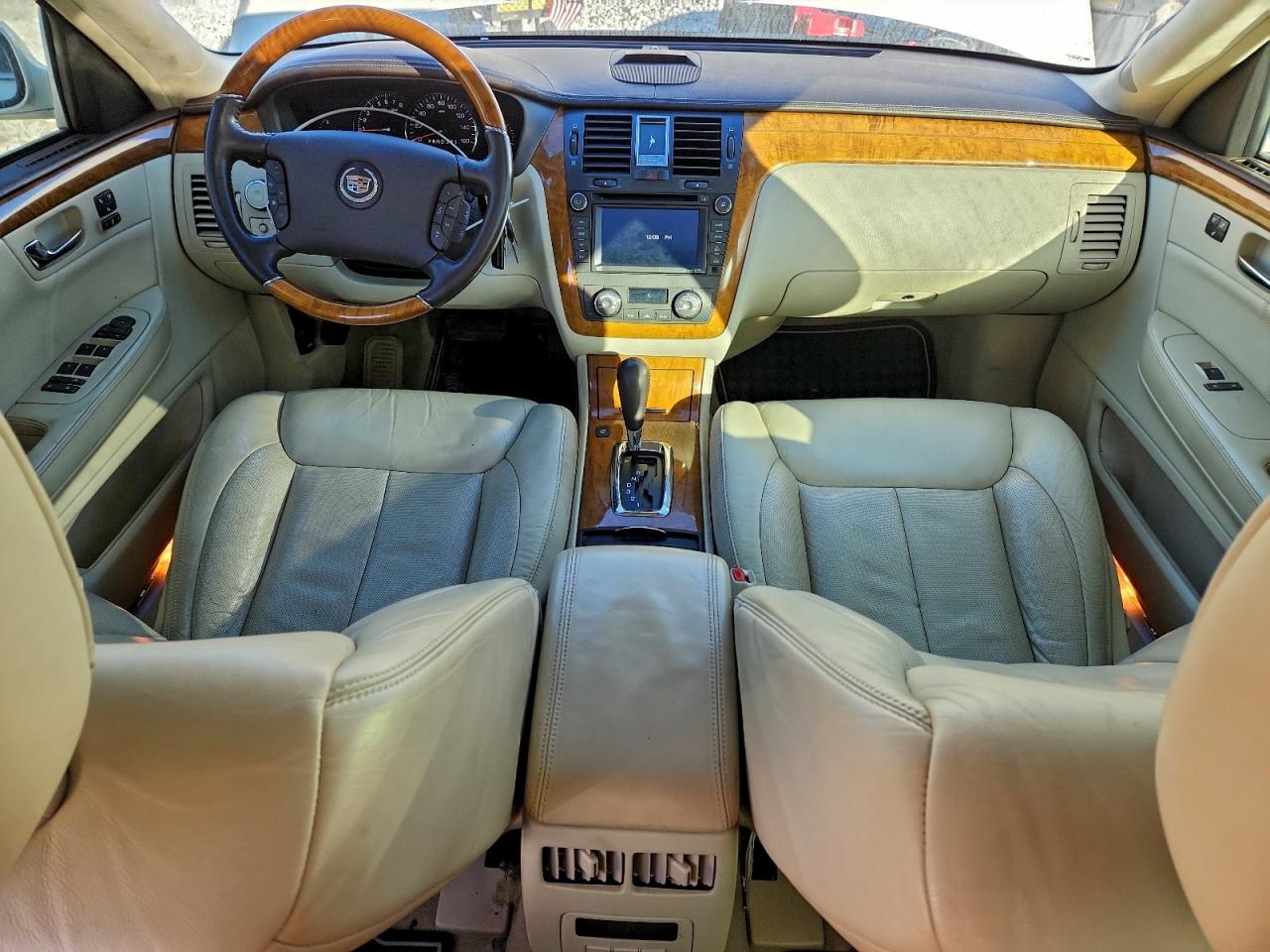 2011 CADILLAC DTS PLATINUM photo 15