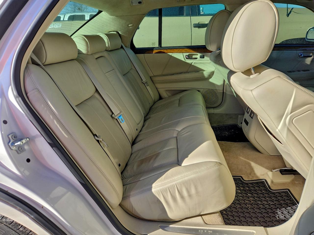 2011 CADILLAC DTS PLATINUM photo 19