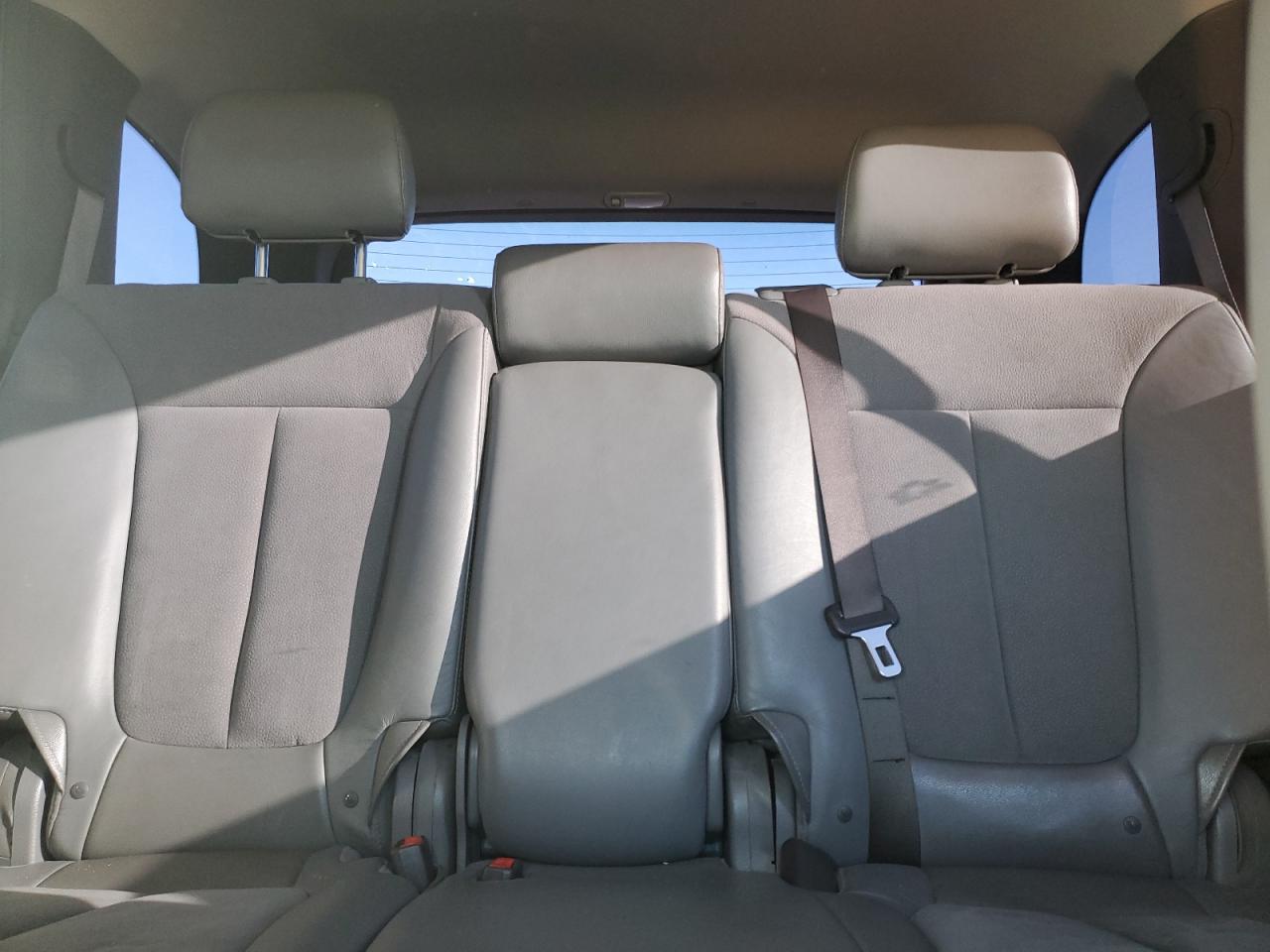 2010 HYUNDAI SANTA FE SE photo 28