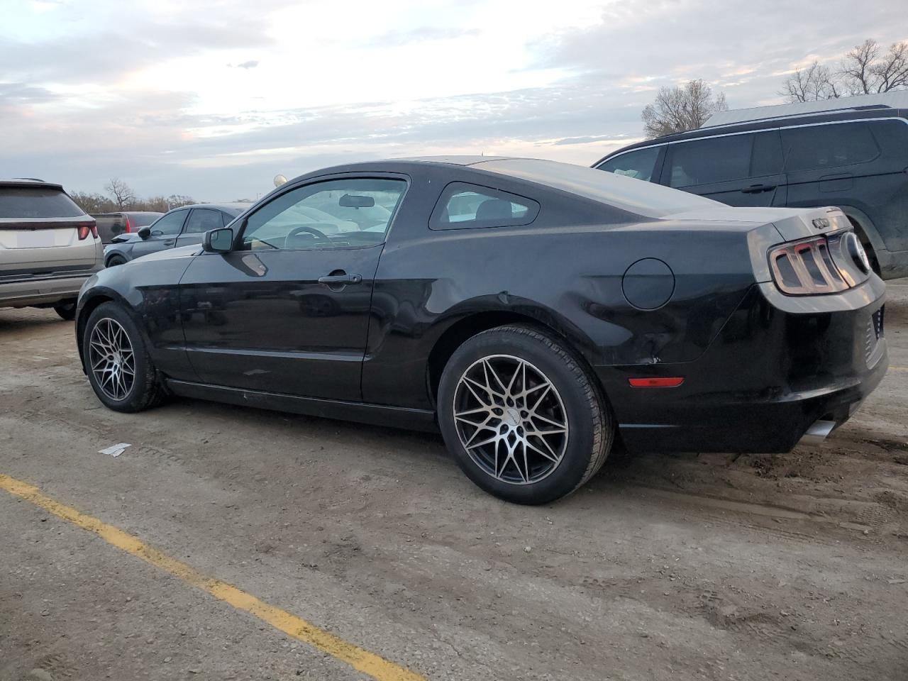 2014 FORD MUSTANG photo 2