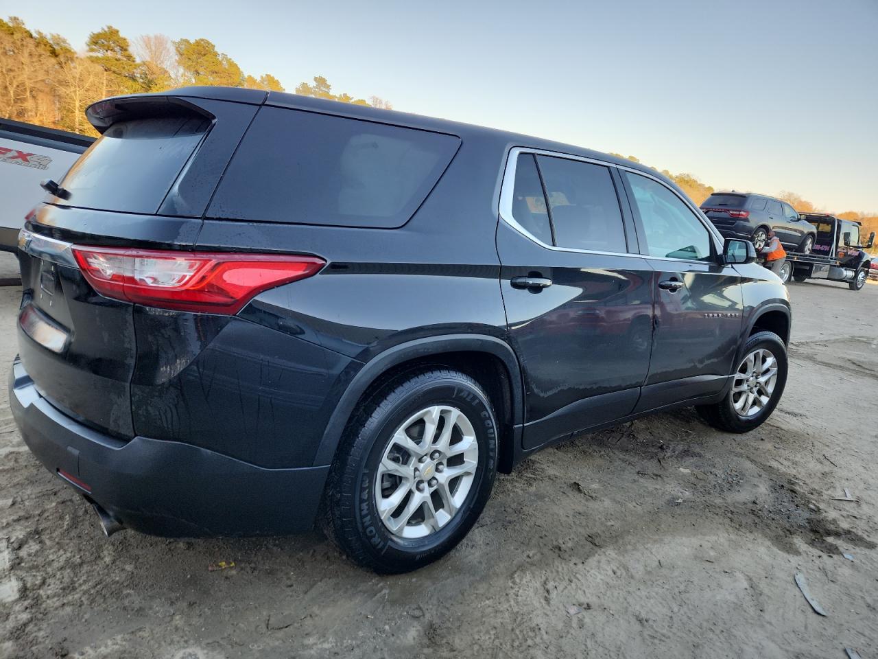 2020 CHEVROLET TRAVERSE LS photo 5