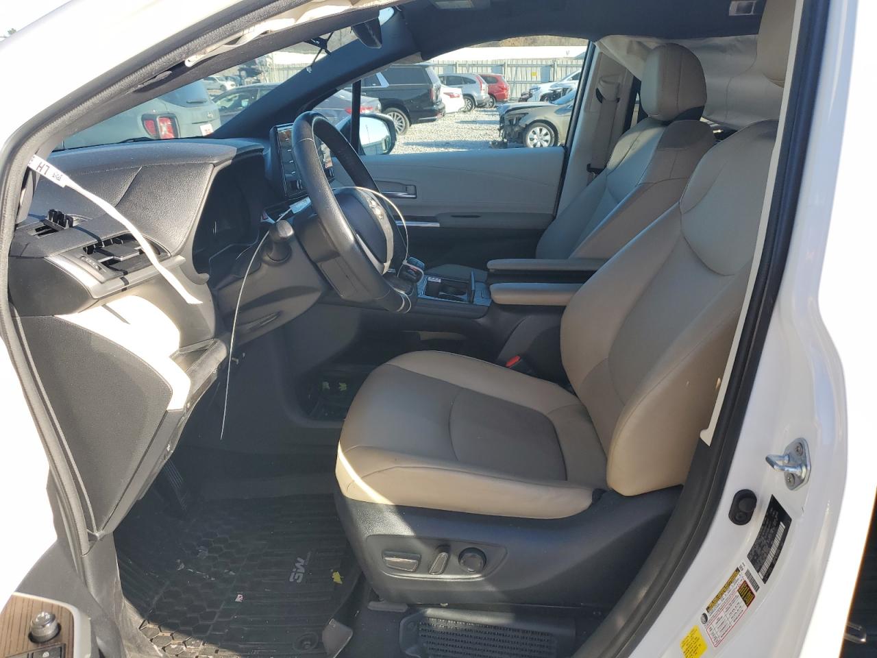 2022 TOYOTA SIENNA XLE photo 7