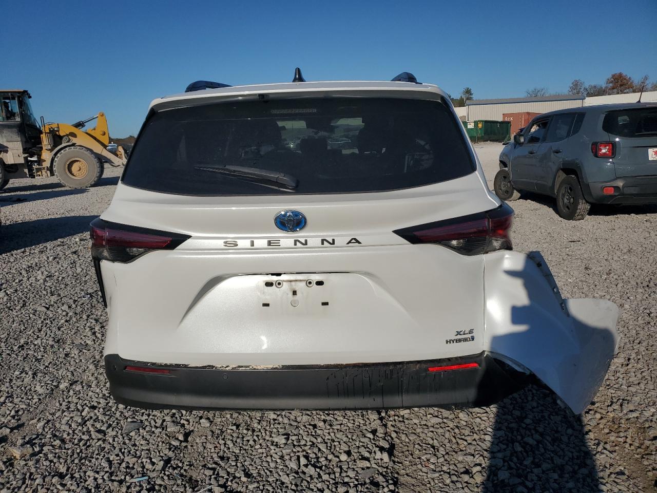 2022 TOYOTA SIENNA XLE photo 6