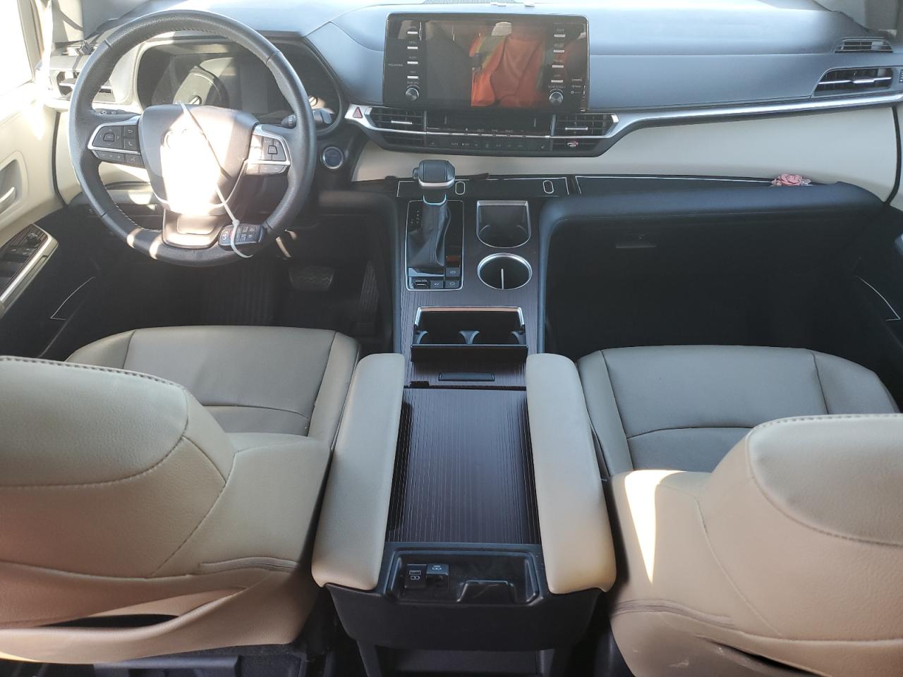 2022 TOYOTA SIENNA XLE photo 8