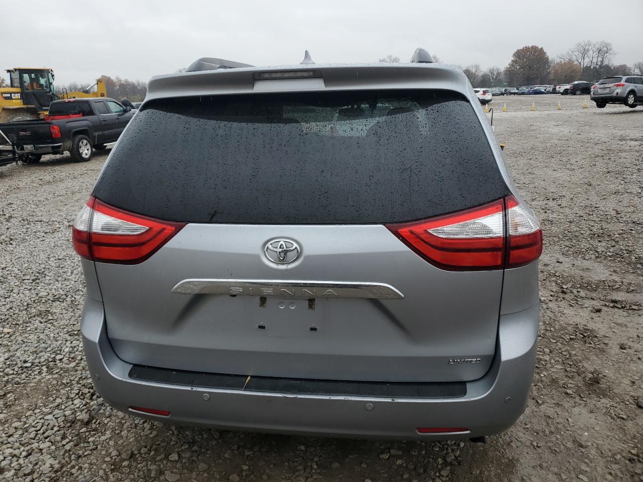 2016 TOYOTA SIENNA photo 6