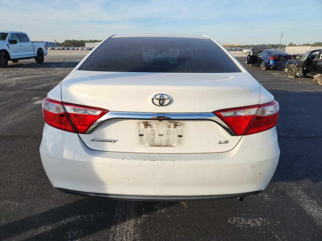 2017 TOYOTA CAMRY LE photo 6