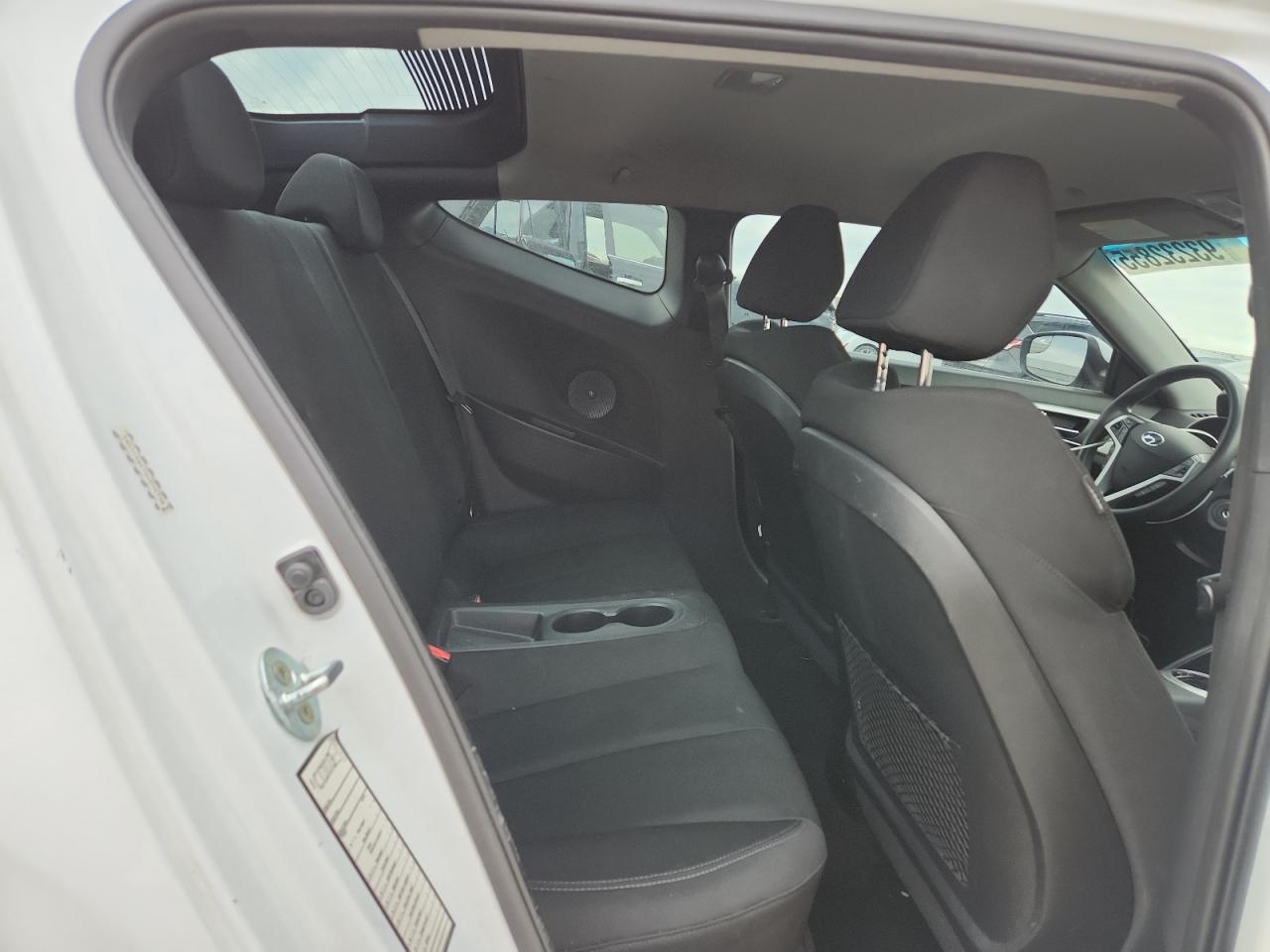 2016 HYUNDAI VELOSTER BASE photo 28