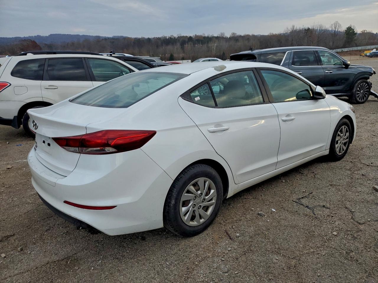 2018 HYUNDAI ELANTRA SE photo 3