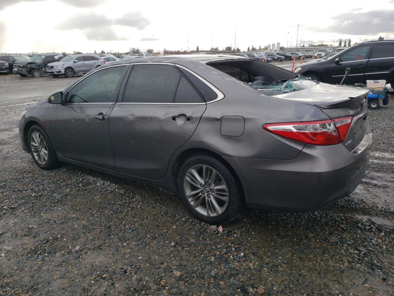 2016 TOYOTA CAMRY LE photo 4