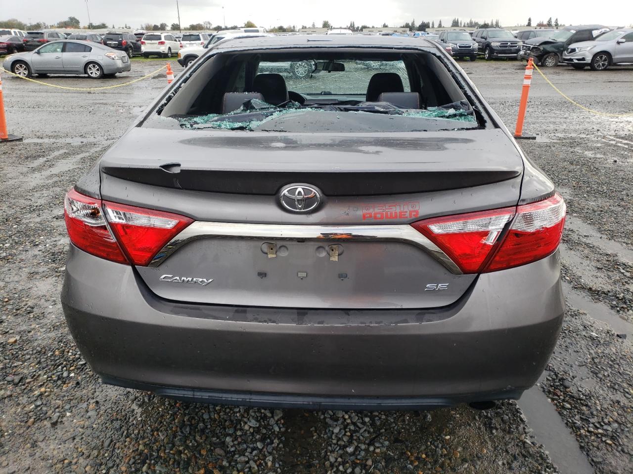 2016 TOYOTA CAMRY LE photo 16