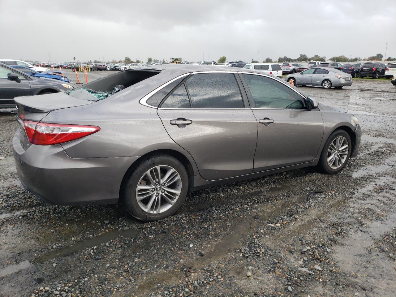 2016 TOYOTA CAMRY LE photo 7
