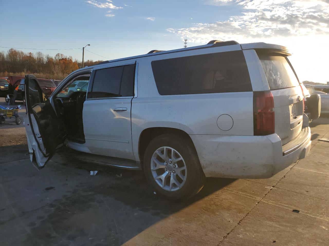 2018 CHEVROLET SUBURBAN K1500 PREMIER photo 3