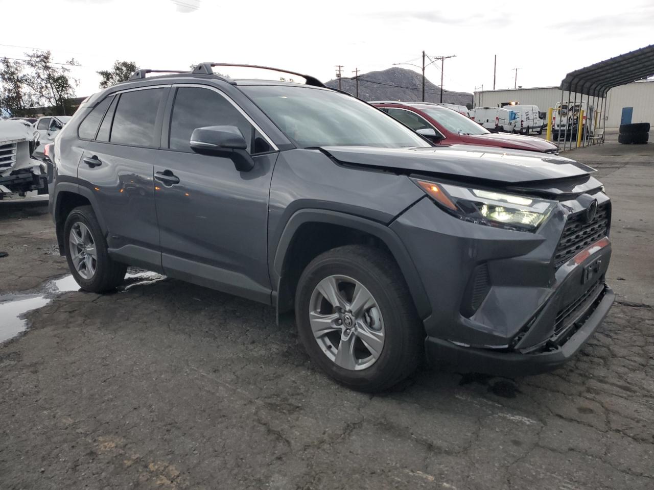 2025 TOYOTA RAV4 XLE photo 4