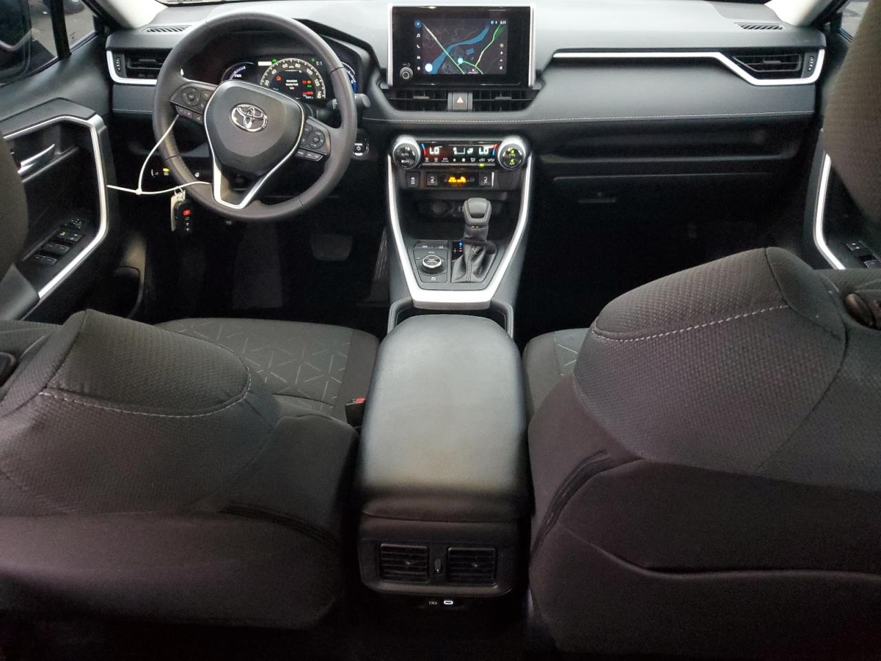 2025 TOYOTA RAV4 XLE photo 8