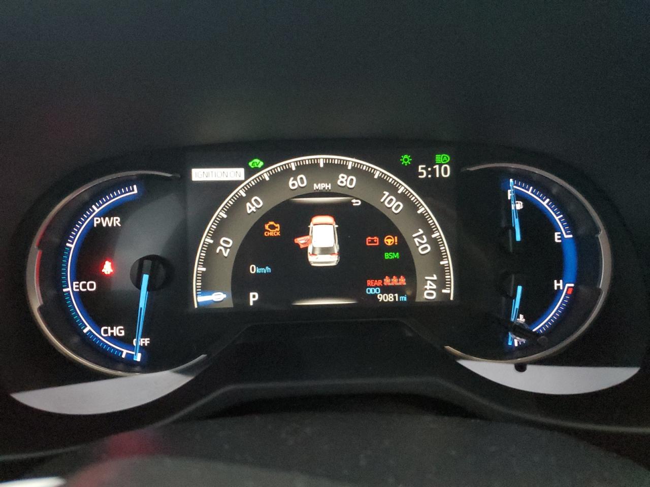 2025 TOYOTA RAV4 XLE photo 9