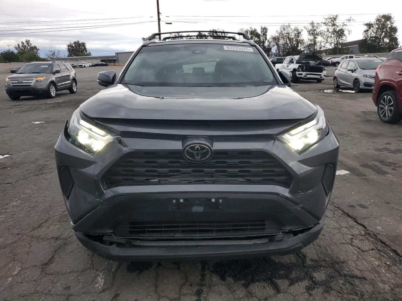 2025 TOYOTA RAV4 XLE photo 5