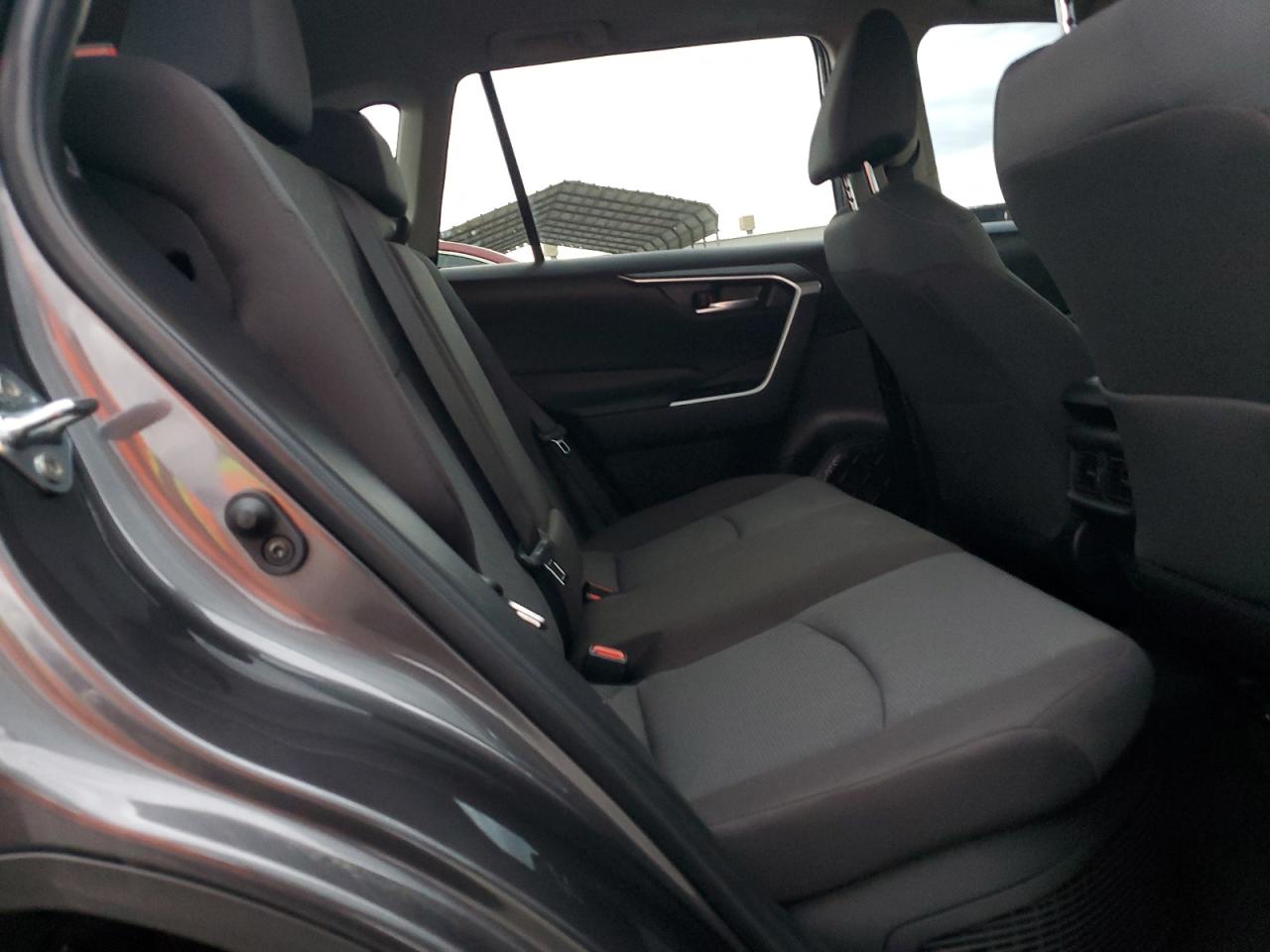 2025 TOYOTA RAV4 XLE photo 11