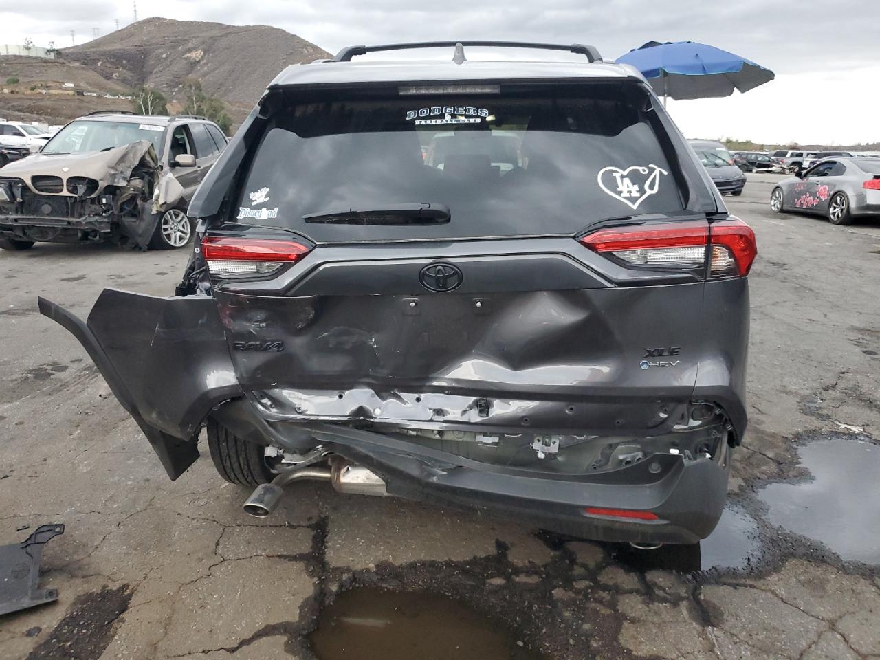 2025 TOYOTA RAV4 XLE photo 6