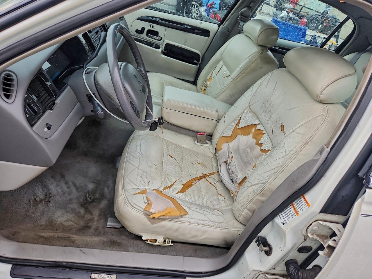 2000 LINCOLN TOWN CAR SIGNATURE photo 13