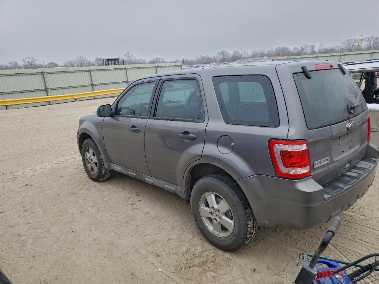 2011 FORD ESCAPE photo 3
