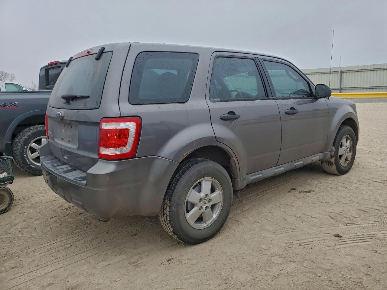 2011 FORD ESCAPE photo 5