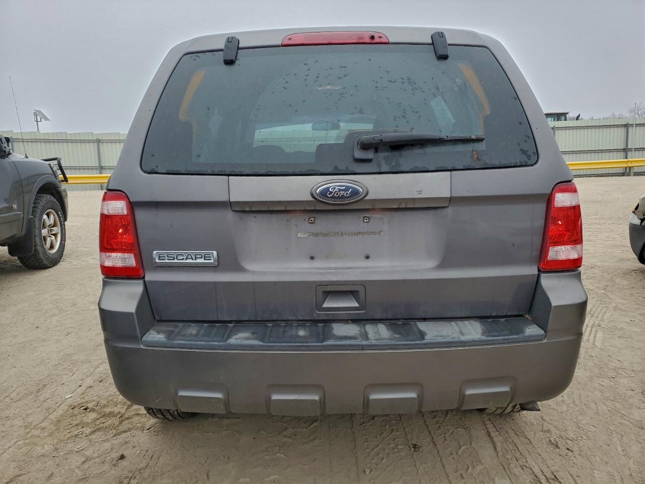 2011 FORD ESCAPE photo 11