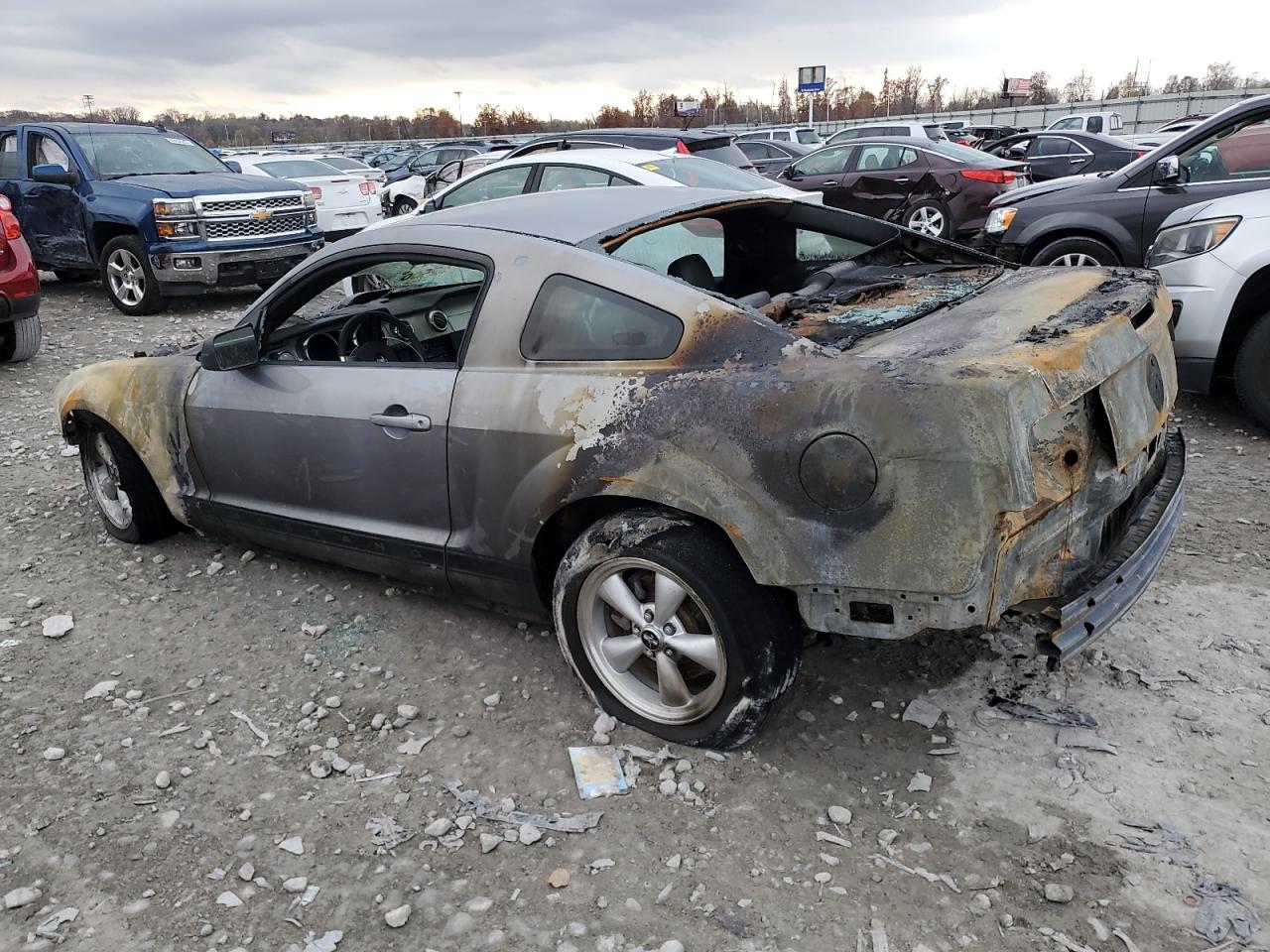 2006 FORD MUSTANG photo 2