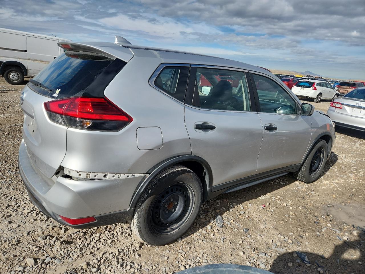 2017 NISSAN ROGUE S photo 5