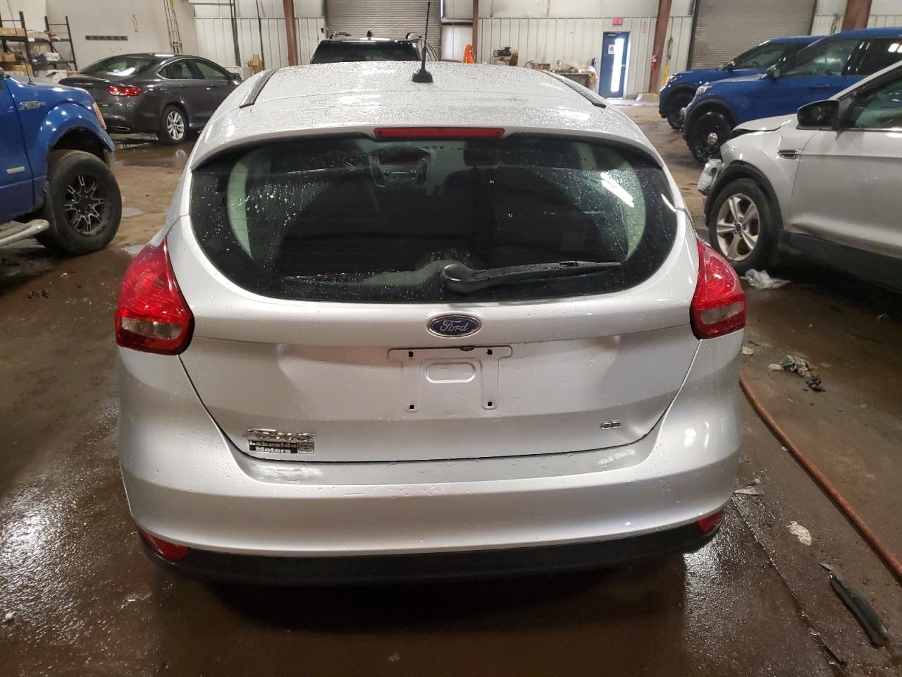 2018 FORD FOCUS SE photo 6