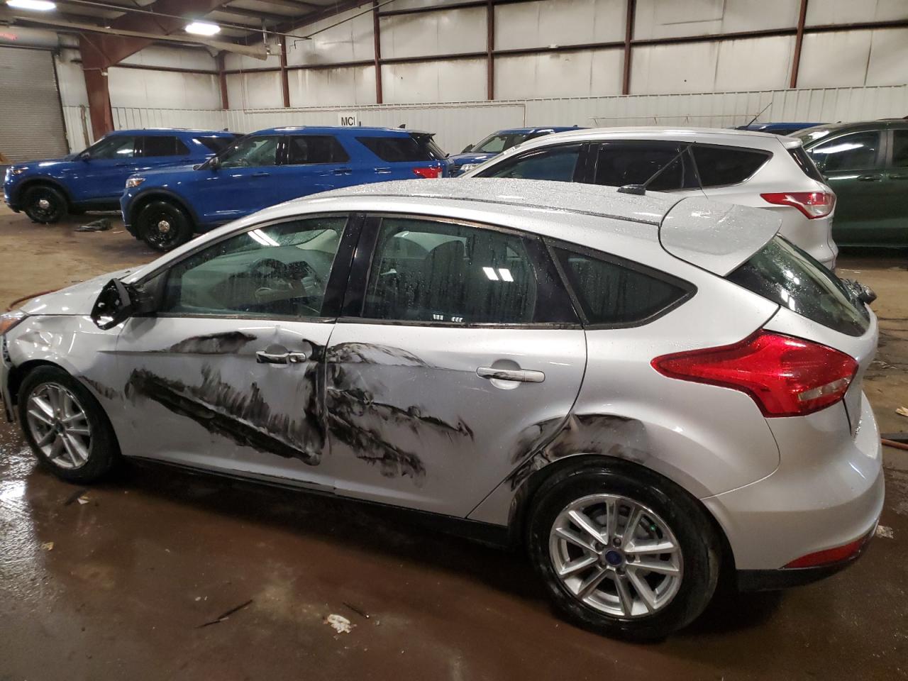 2018 FORD FOCUS SE photo 2
