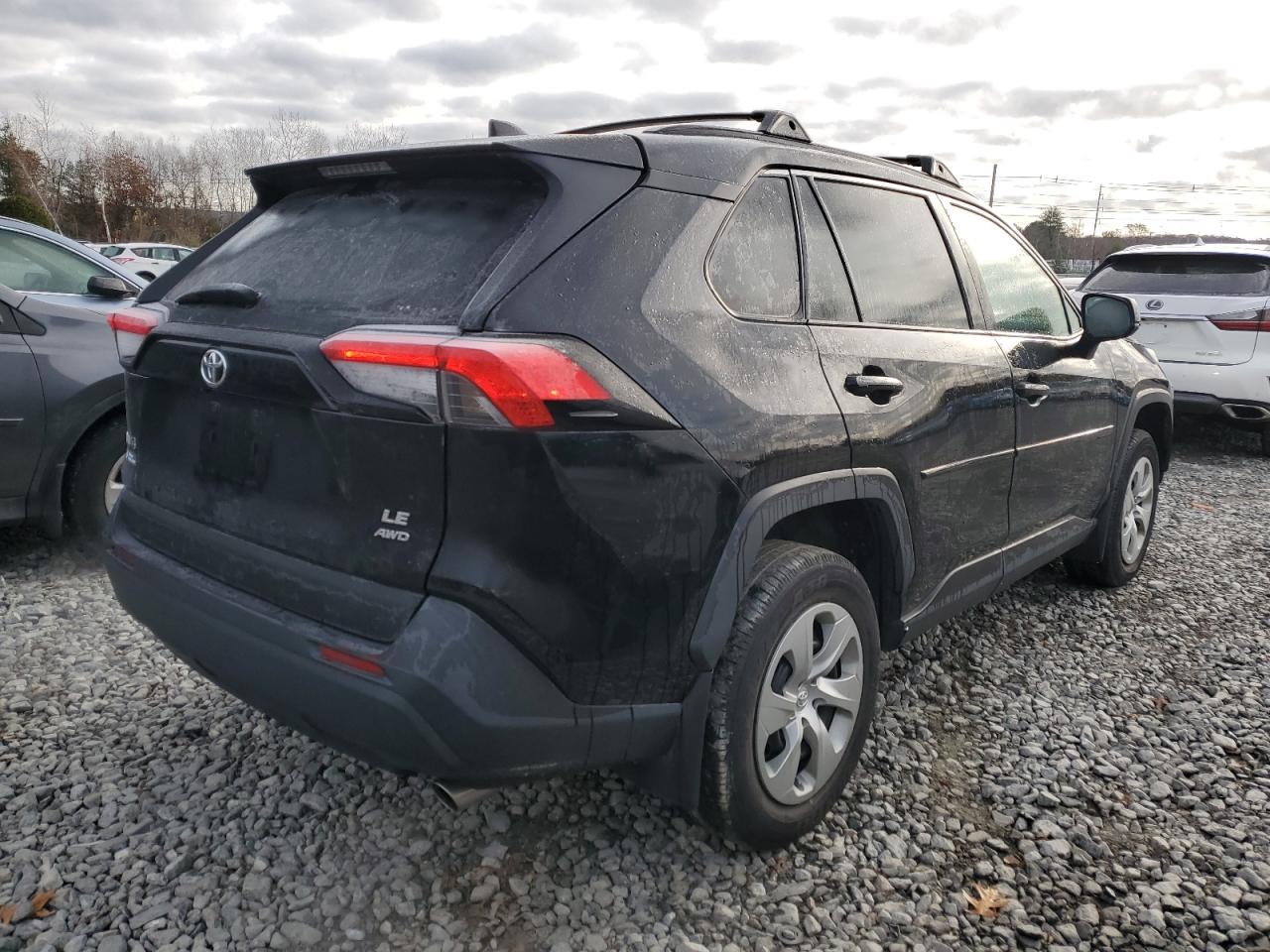 2021 TOYOTA RAV4 LE photo 3