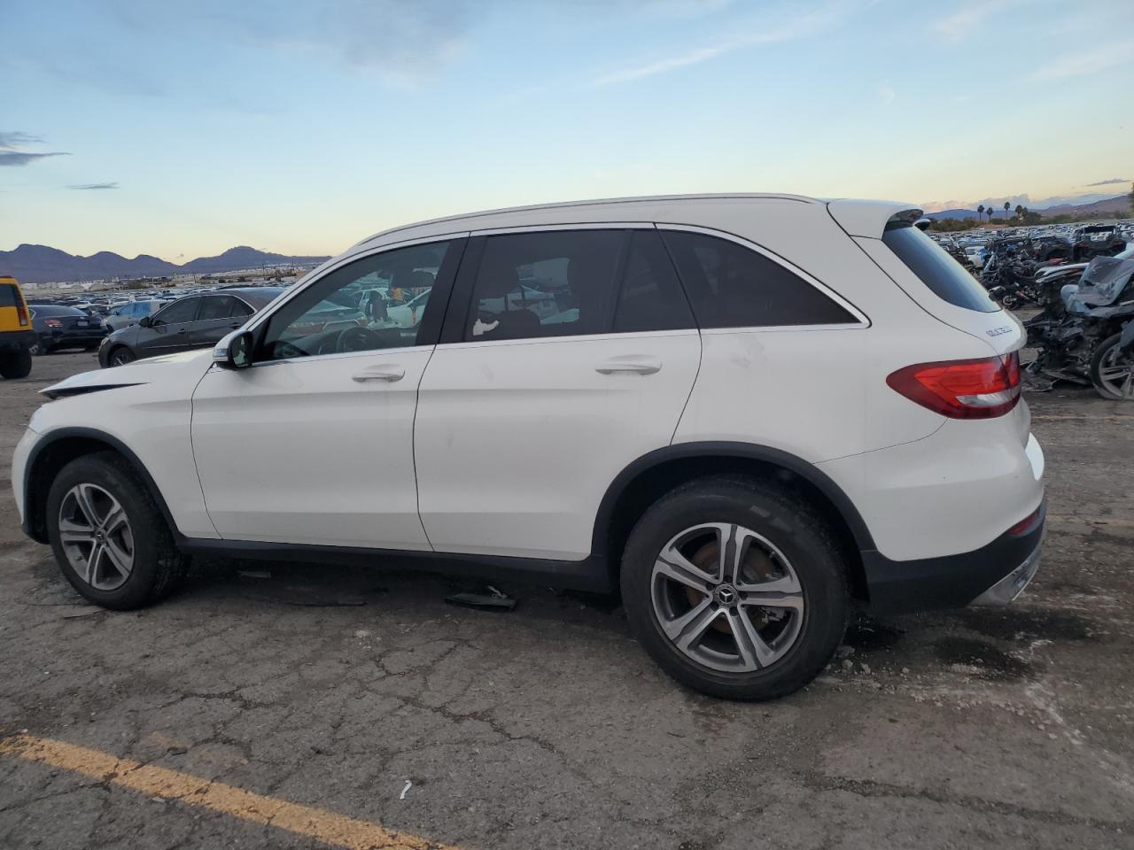 2018 MERCEDES-BENZ GLC 300 photo 4