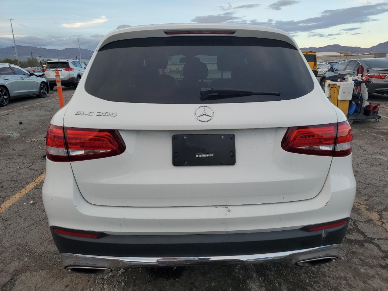 2018 MERCEDES-BENZ GLC 300 photo 16
